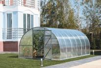Pravidla a tajemství umístění skleníku ve venkovském domě, zeleninové zahradě a střechách podle světových stran