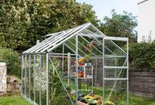Greenhouse structures with removable and sliding roofs